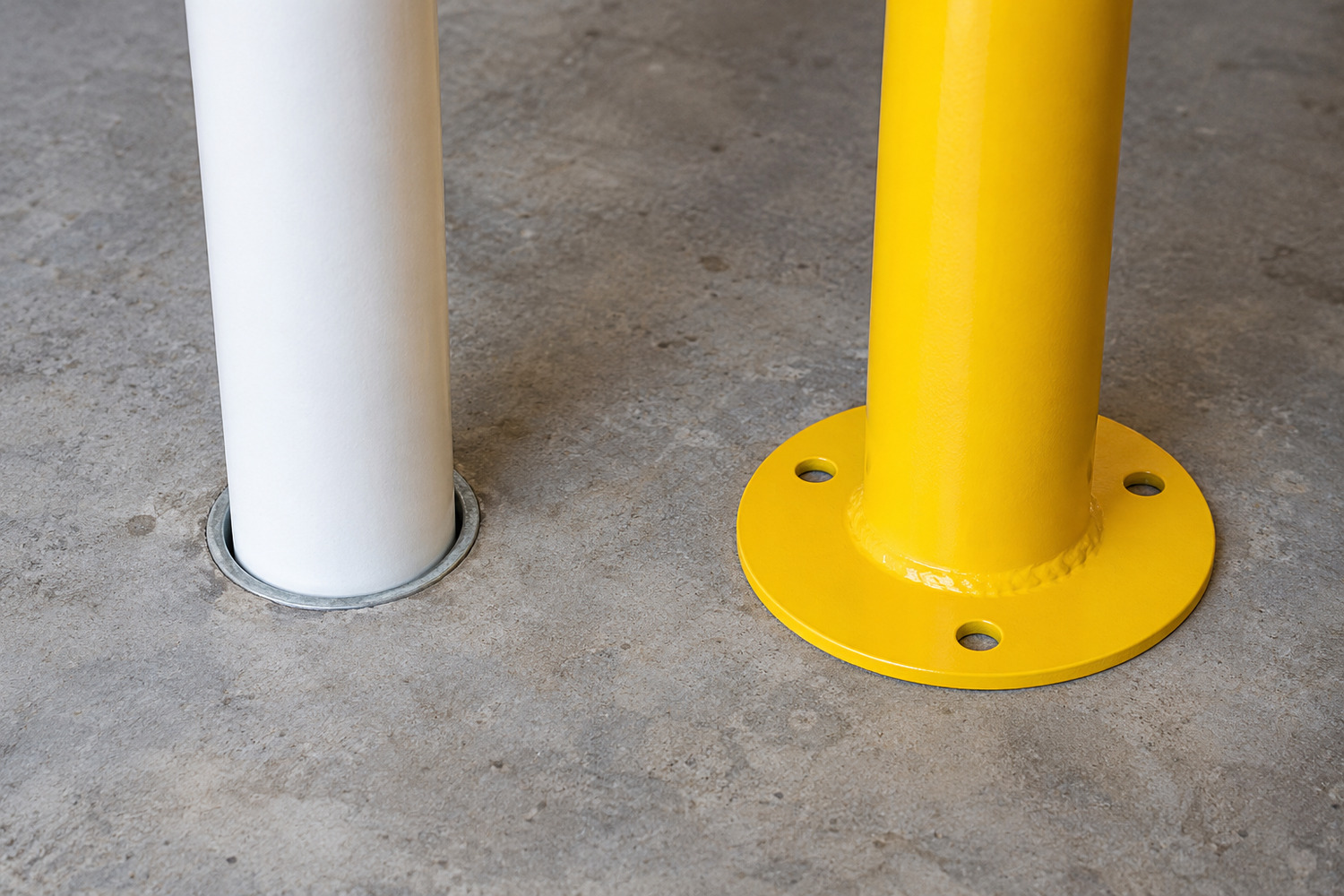 Detail compares a white sleeve-mounted post with a yellow round base plate containing three fixing holes.